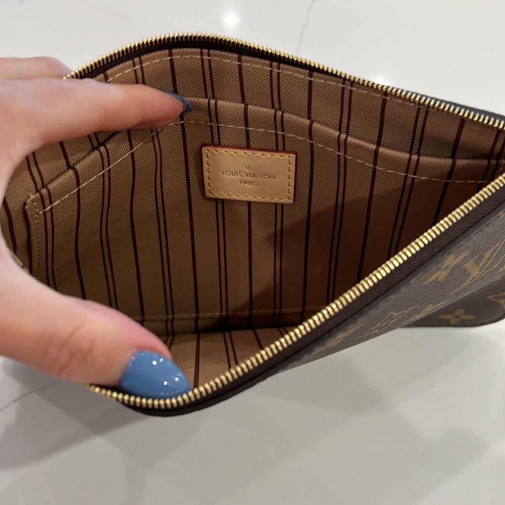 Louis Vuitton Neverfull wristlet - Picture 8 of 8